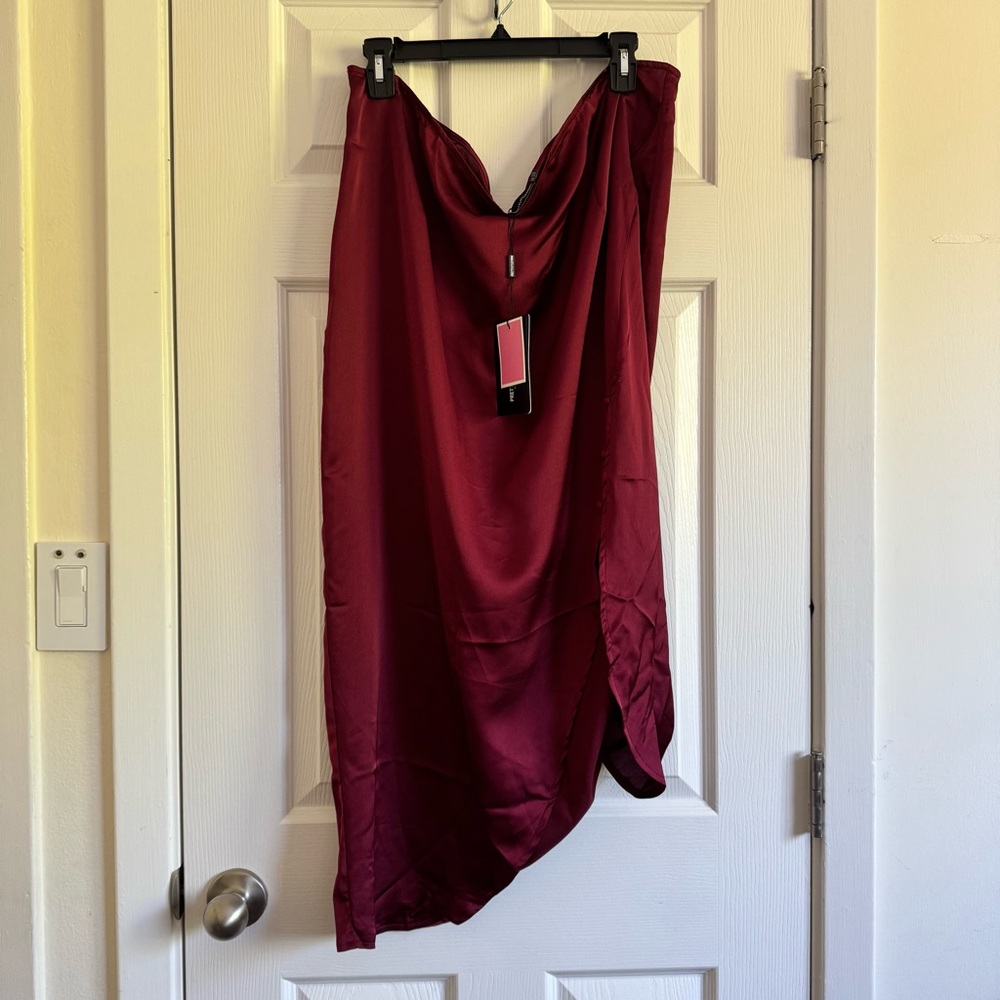 Elegant Burgundy Women's Skirt size XXL
